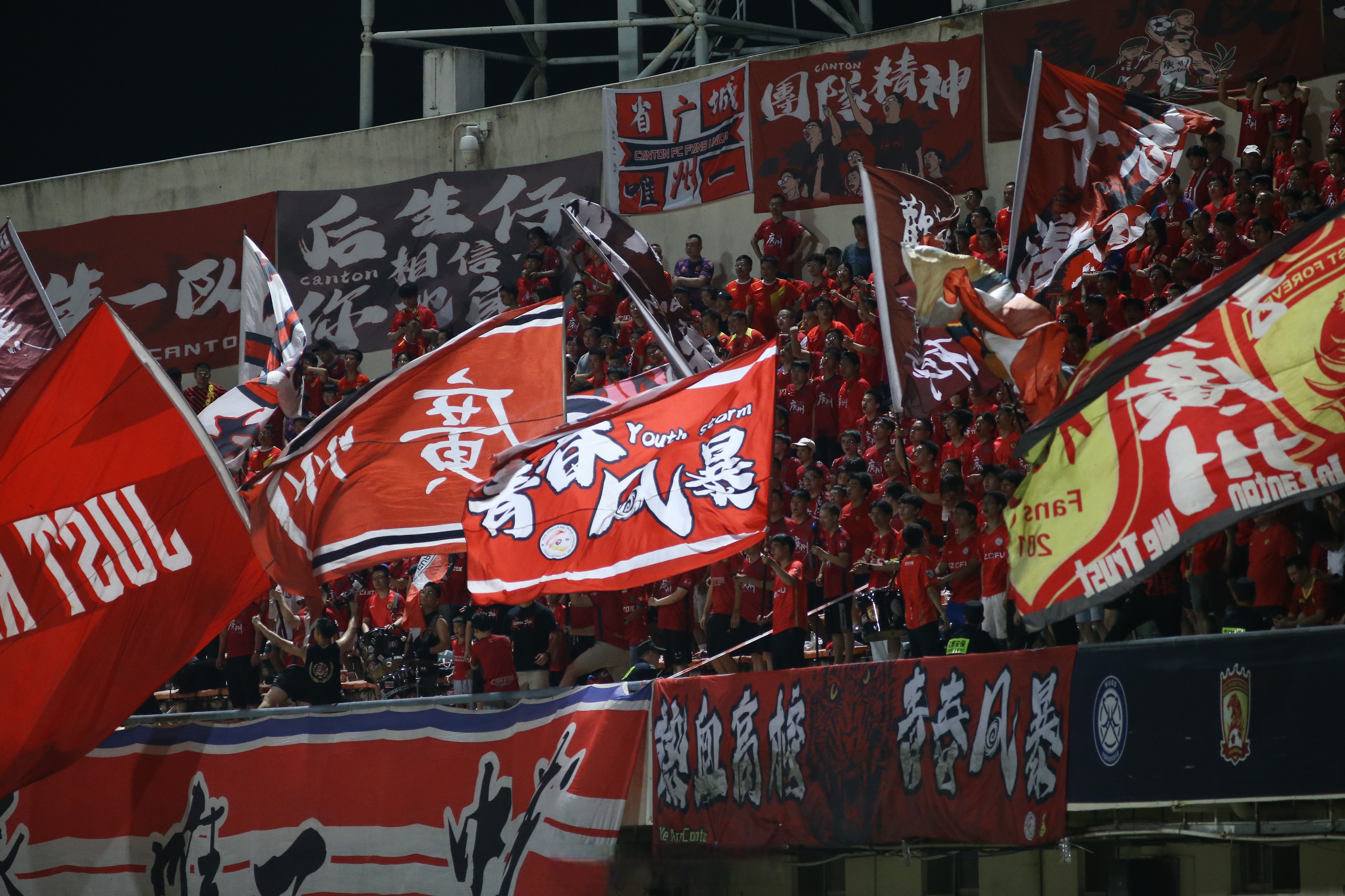 包含河南建业客场逼胜，胜利势如破竹的词条