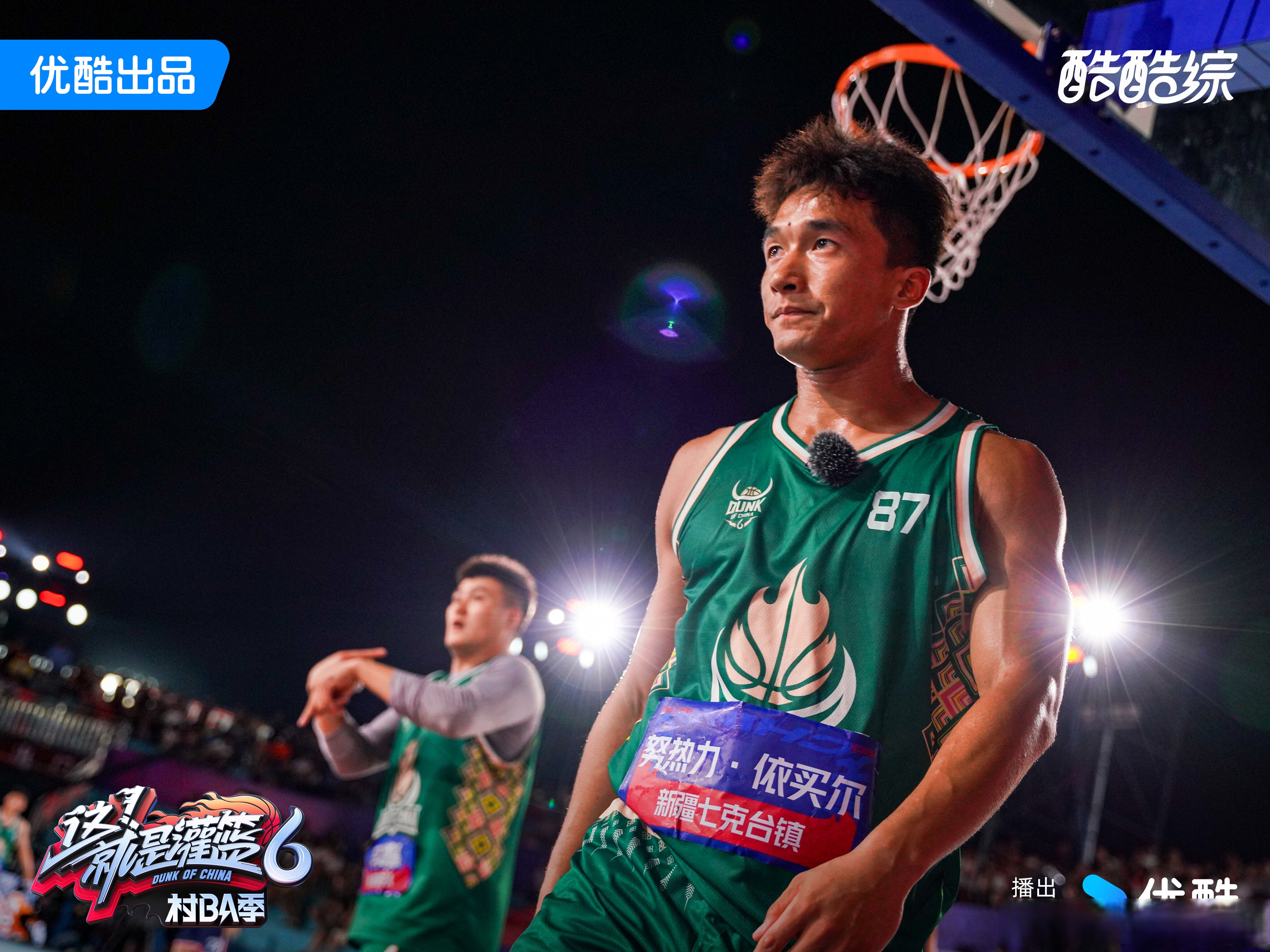 目光炯炯！球员们全力以赴，为了追逐梦想的简单介绍